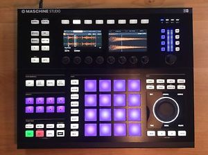 Native Instruments Maschine Studio w/ Software (FANTASTIC CONDITION)