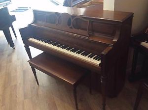 Yamaha M213 Upright Piano 42 1/2" Satin Walnut