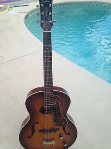 Godin 5th Avenue Kingpin Mint