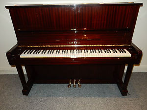 YAMAHA U1  UPRIGHT PIANO.HIGH GLOSS MAHOGANY FINISH. AMAZING SOUND AND TOUCH