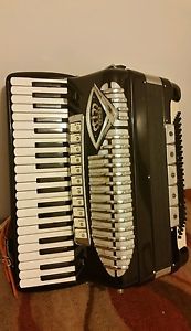Accordion crown3/5/Hand.made.reeds ex.condition