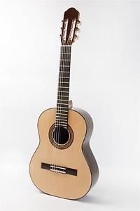 Raimundo 1495 Small Spanish Handmade Classical Guitar
