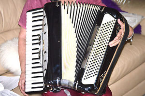 Hohner Corona  41 Key 120 Bass Piano Professional Accordion