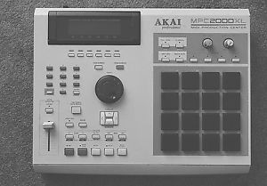 AKAI MPC 2000xl MCD Drive | EFX | 8 outs | NEW LCD | 32MB | Fat Pads | 2GB Card