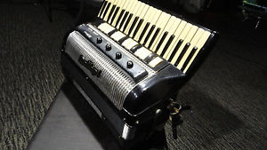 Vintage Dallape Super Maestro Concert Accordion with Guyatone pickup & Case