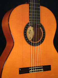 SPANISH FLAMENCO  GUITAR. JUAN MONTES.  GUITARRA. GITARRE.  HARD CASE INCLUDED
