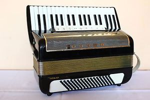 Accordion Hohner Lucia IVP 96 bass LMMH Akkordeon Fisarmonica + Case