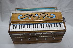 HARMONIUM~3 3/4 OCTAVE~DOUBLE REED~DOUBLE BELLOW~TEAK WOOD BODY~NATURAL COLOR