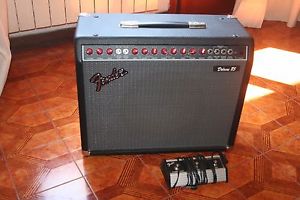 Amplificatore per chitarra Fender Deluxe 85 red knob.