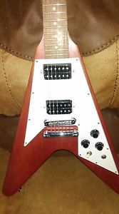 Gibson flying v 2004 Hertiage Cherry/ Very good condition/ right handed