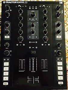Mixer Native Instruments Traktor Kontrol Z2 con cd e vinili time code + licenze.