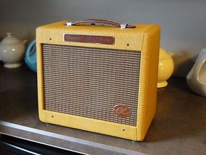 FENDER ERIC CLAPTON EC SIGNATURE VIBRO-CHAMP 5W 1x8 COMBO 5 WATT GUITAR AMP