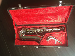SAXOPHONE ALTO  SELMER Made in FRANCE   VINTAGE  MODEL 26  S.N. 57XX