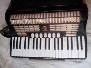 Hohner Verdi III accordion