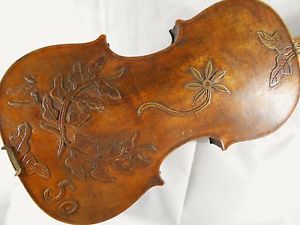 VIOLON 4/4 AVEC ETUI TABLE A DECOR DE FLEURS 1750 / MENTONNIÈRE DE PROSPER COLAS