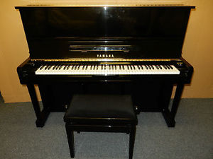 YAMAHA U1 A  UPRIGHT PIANO. AROUND 20 YEARS OLD. AMAZING SOUND AND TOUCH