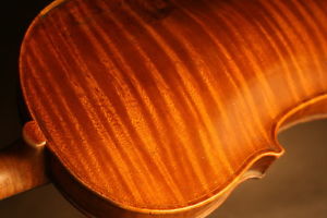 A FINE OLD ANTIQUE FRENCH VIOLIN, CIRCLE OF DIDIER NICOLAS AINE MADE CIRCA 1830