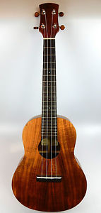 Uluru Koa III Tenor Ukulele, komplett aus massivem Koa, handgebaut bei Ayers