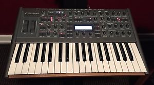 Access Virus TI2 Polar Darkstar Edition Excellent condition.