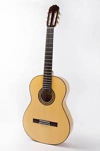 RAIMUNDO 145 Solid Spruce Top Handmade in Spain Flamenco Guitar