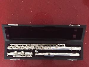 Yamaha YFL-881 PROFESSIONAL SOLID SILVER OPEN-HOLE FLUTE - BEAUTIFUL CONDITION