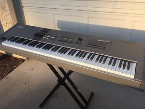 Yamaha Motif 8 88 key keyboard synth weighted keys excellent-used synthesizer