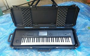 Korg KROME 61-Key whit hard case manual and latin samples