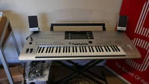 Yamaha Tyros 3 Keyboard