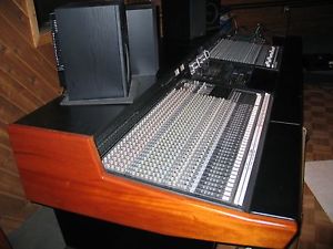 Mackie 32x8x2 8 Bus Mixing Console with 24 Ch side car both Excellent Condition!