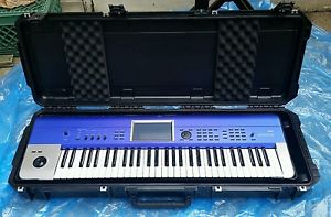 Korg KROME "Limited Edition" 61-Key whit hard case manual and latin samples