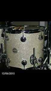 DW Collectors Series 14 x 12 floor tom broken glass finish *excellent drum !