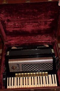 Scandalli Accordion Excellent Condition w/ Original Case