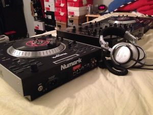 DJ set Numark V7 with Numark M6 mixer and MDR V700DJ Headphones