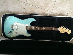 Fender Tom Delonge Stratocaster Daphne Blue