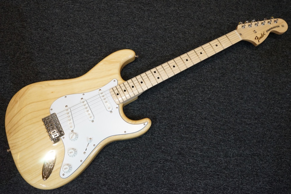 Fender Japan Exclusive Classic 70s Stratocaster Ash NAT Electric Guitar