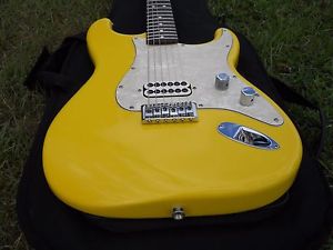 MINTY 2002 Fender Tom Delonge Stratocaster, More Rare Graffiti Yellow, EXC Cond!