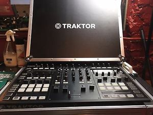 Traktor Control S8 Dj Controller and accessories