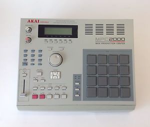 AKAI PROFESSIONAL MPC 2000 16-BIT DRUM SAMPLER MIDI PRODUCTION CENTER