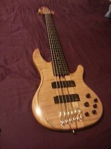 Yamaha TRB 6PII Bass guitar