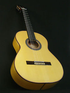 SPANISH FLAMENCO GUITAR. LUTHIER JUAN MONTES. HARD CASE. GUITARRA ACOUSTIC.