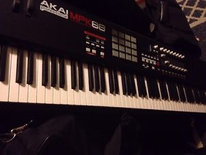 AKAI-MPK88-KEYBOARD CONTROLER