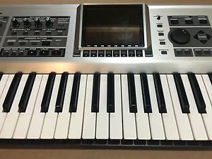 Roland Fantom X6 61 Key Keyboard Synthesizer Sampling Workstation Excillent