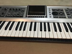 Roland Fantom X6 61 Key Keyboard Synthesizer Sampling Workstation Excillent
