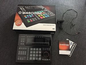 Native Instruments Maschine Studio - Black