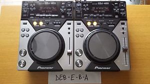 Coppia di lettori CDJ 400 Pioneer perfetti.