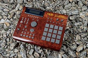 Akai MPC2000XL - Wood Custom - 32Ram, 8outs, MCD