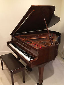 Yamaha C2 Baby Grand Piano