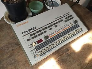 Vintage Analog Roland TR-909 TR909 Drum Machine With Case
