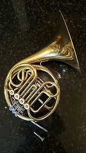 Yamaha YHR-567 Intermediate F/ Bb Double French Horn