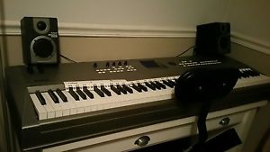 Yamaha 88 key keyboard with speakers and chair